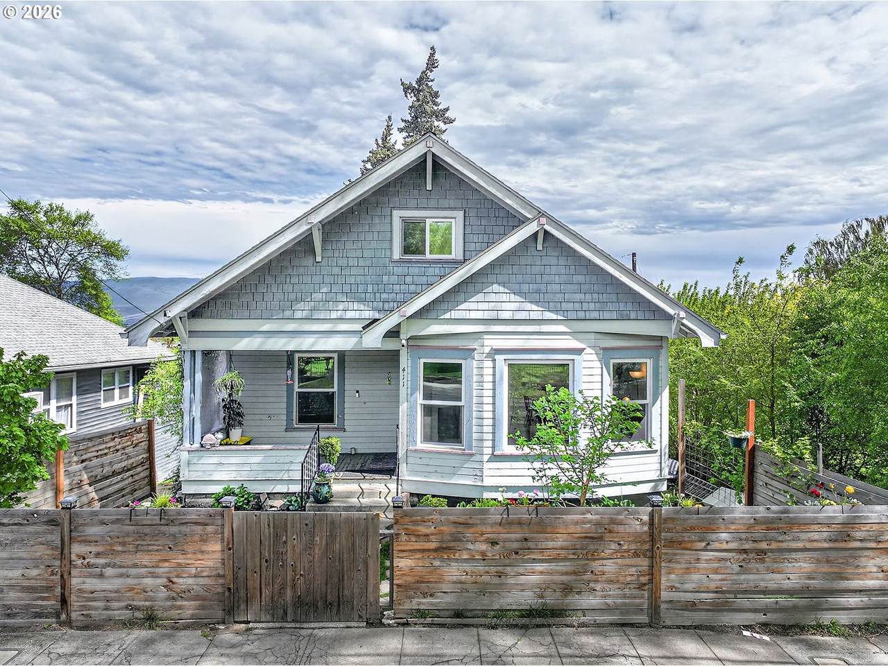 411 8TH St - Photo 1