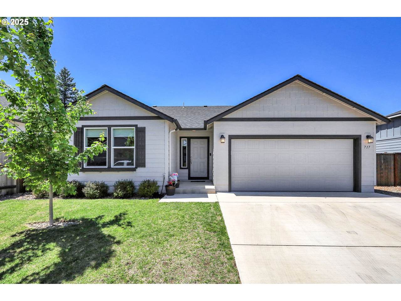 717 53RD Pl - Photo 1