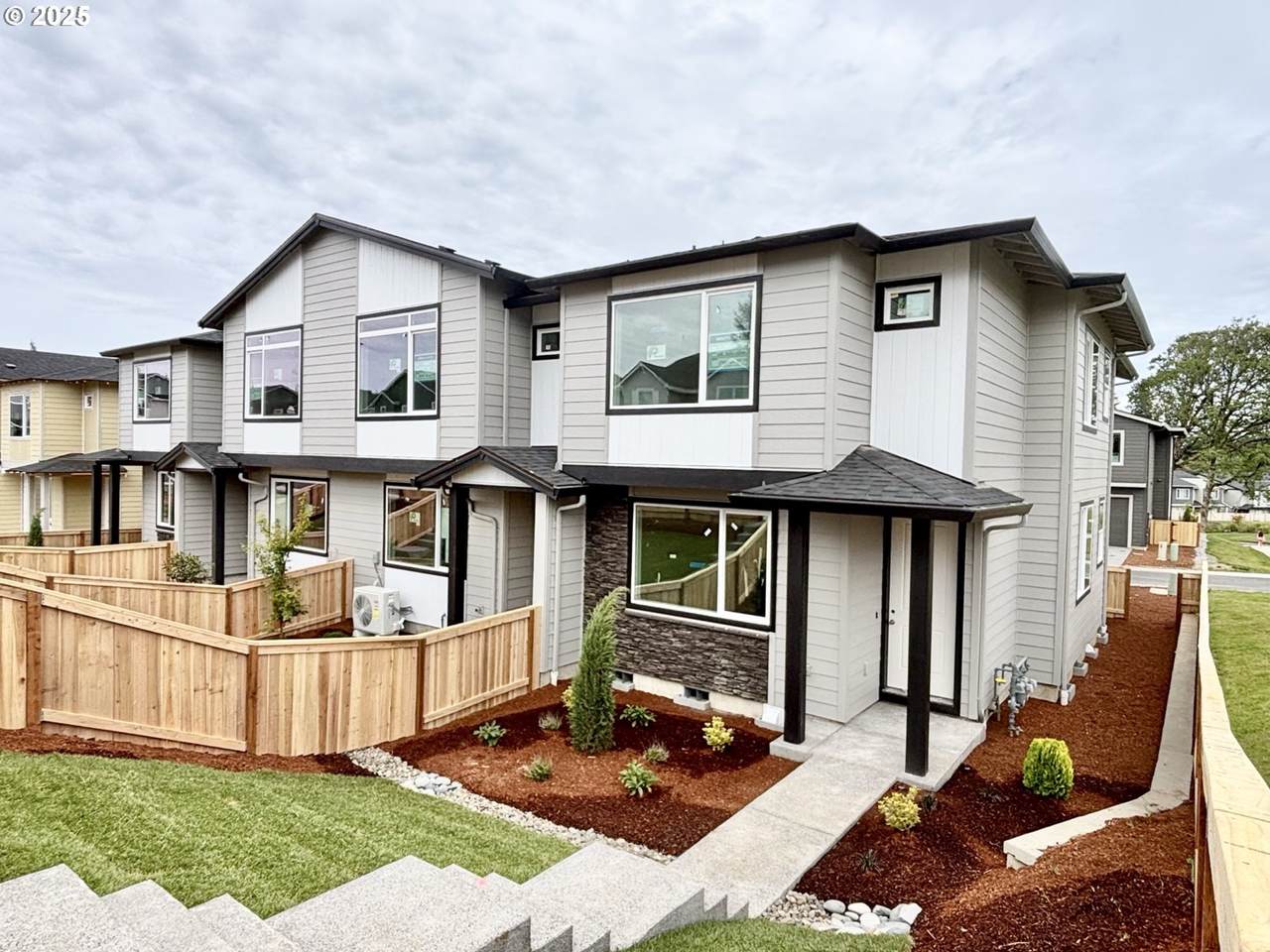 18400 43RD Pl - Photo 1