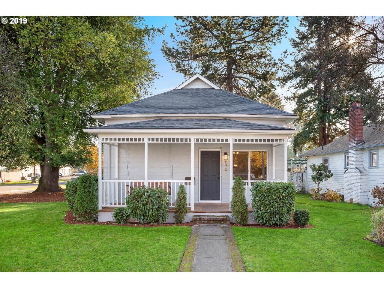670 Walnut St - Photo 1