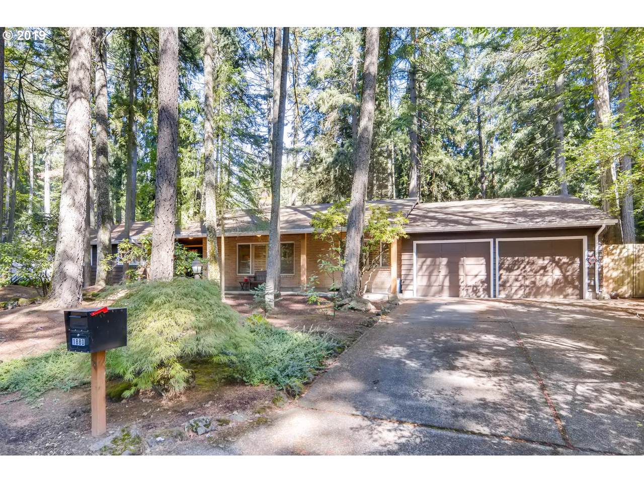 1880 Pheasant Dr - Photo 1