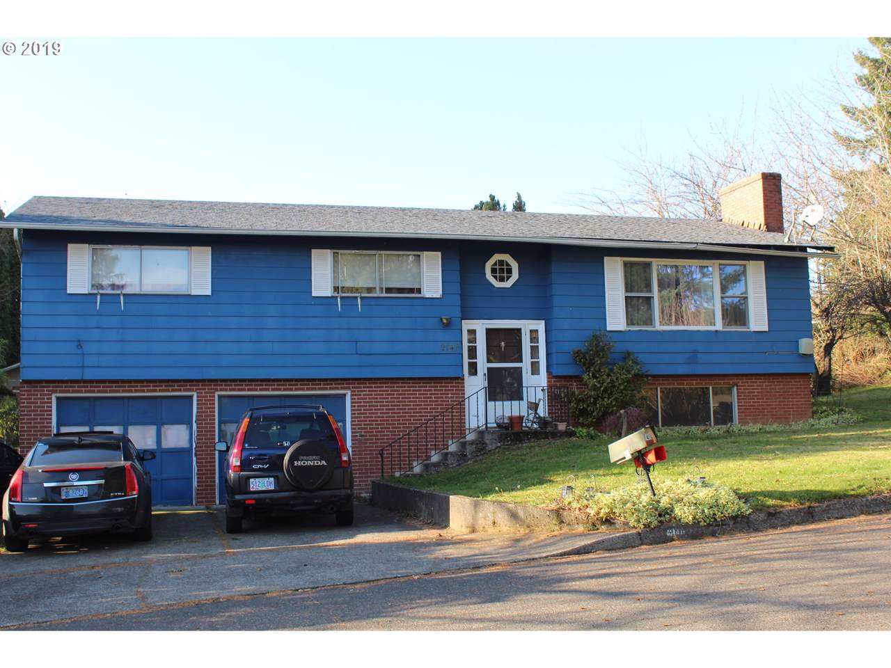 2145 Roberts Ave - Photo 1