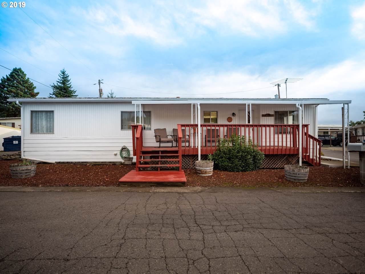 1004 72 St - Photo 1
