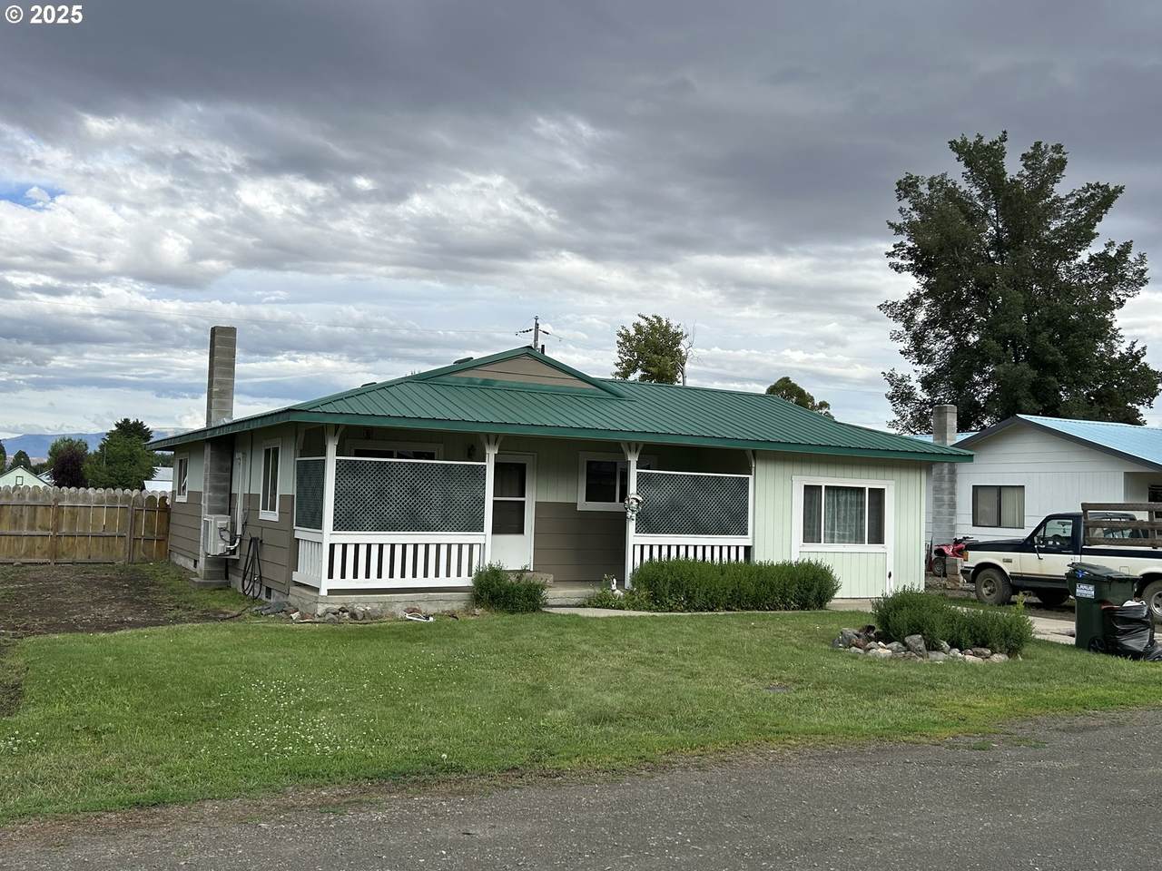 120 Valley St - Photo 1
