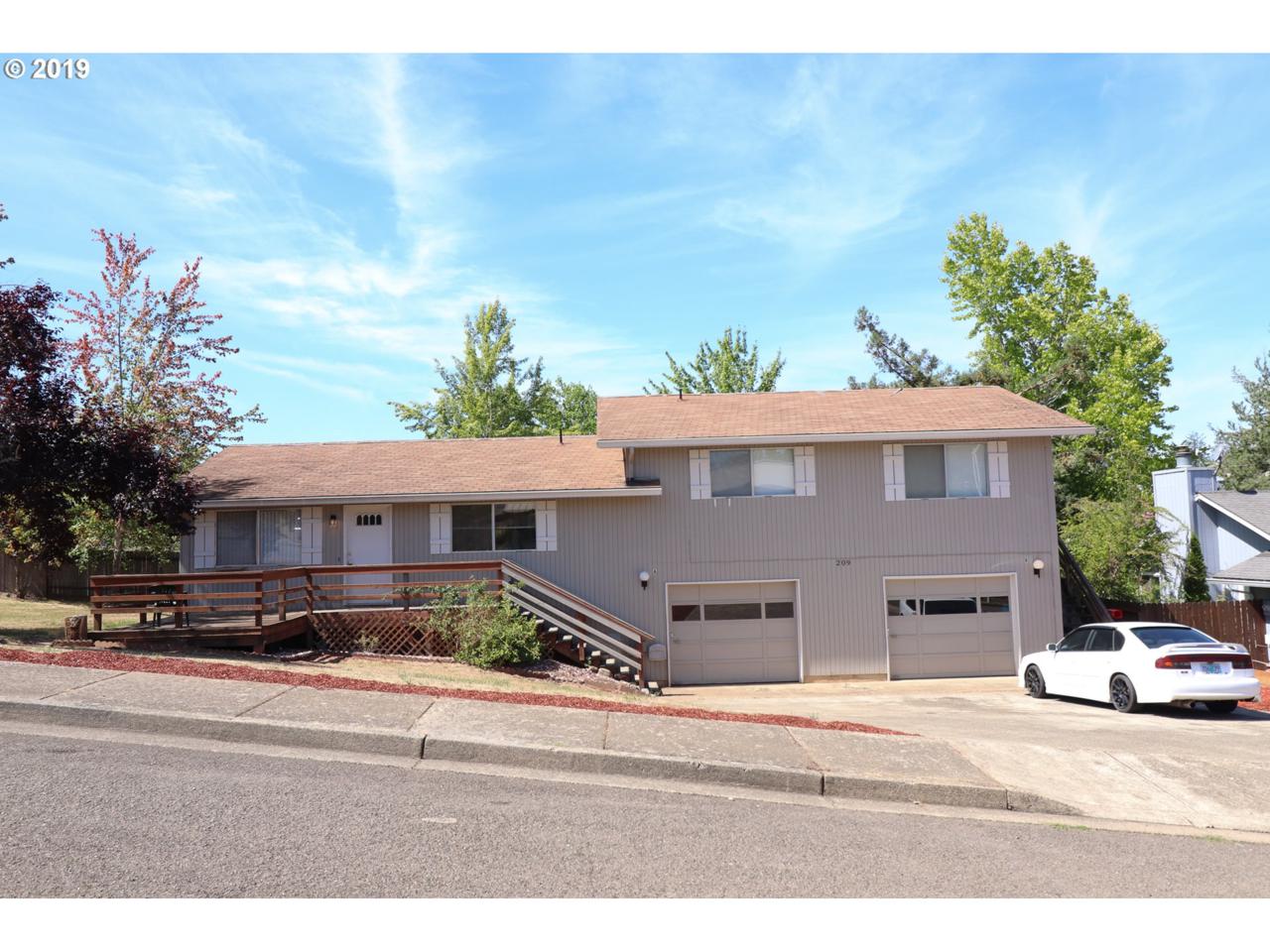 209 9th St - Photo 1