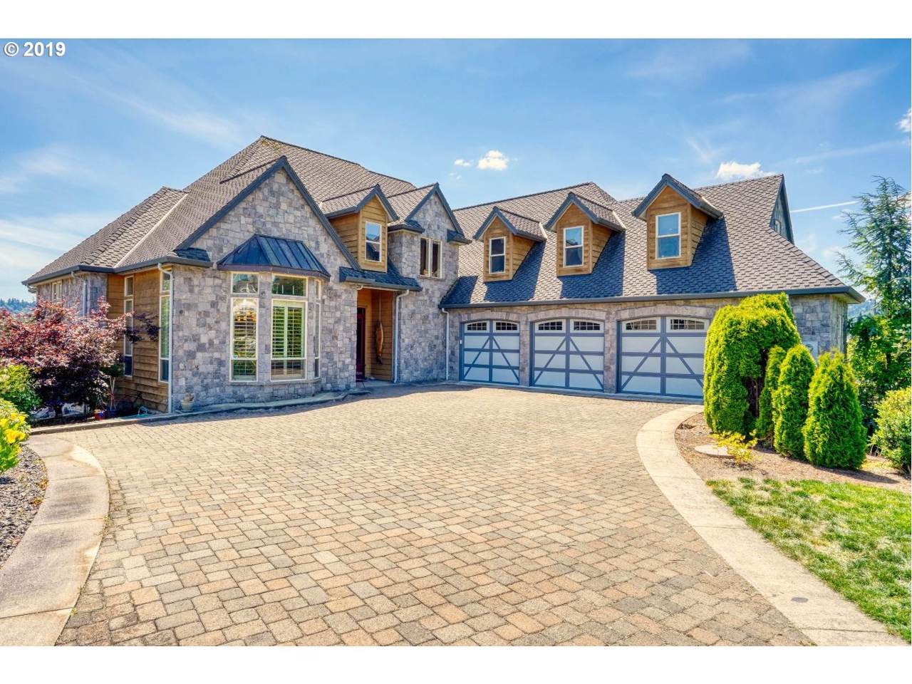 385 Clackamas Blvd - Photo 1