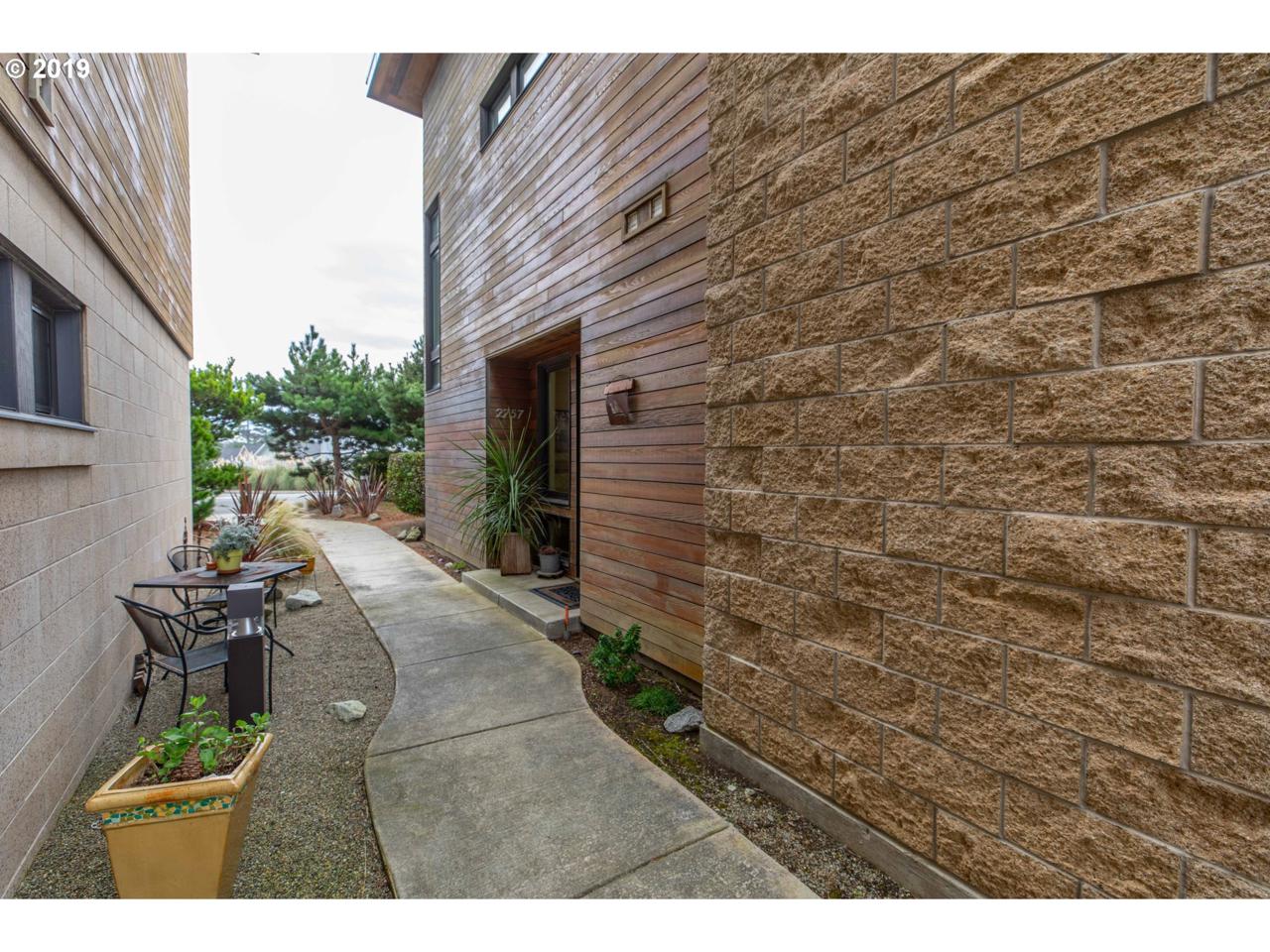 2757 Colony Cir - Photo 1