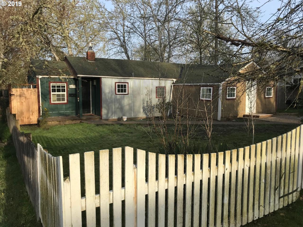 2432 Friendly St - Photo 1