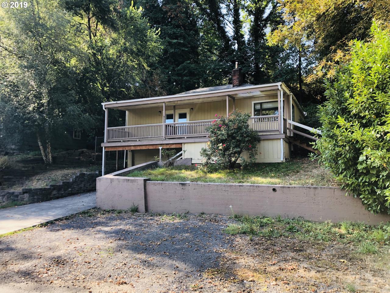 911 Allen Dr - Photo 1