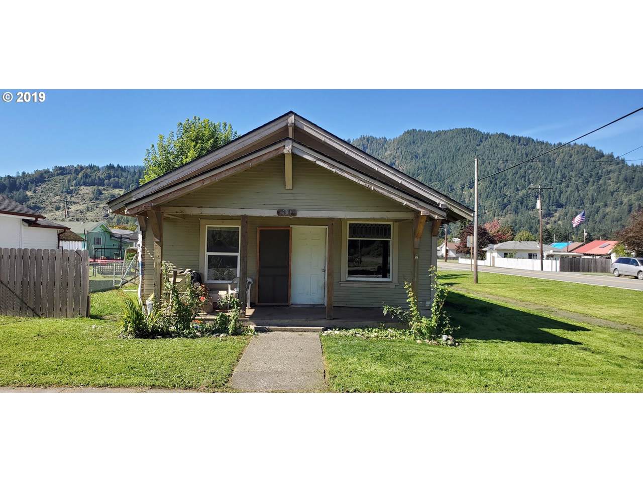 381 4TH Ave - Photo 1