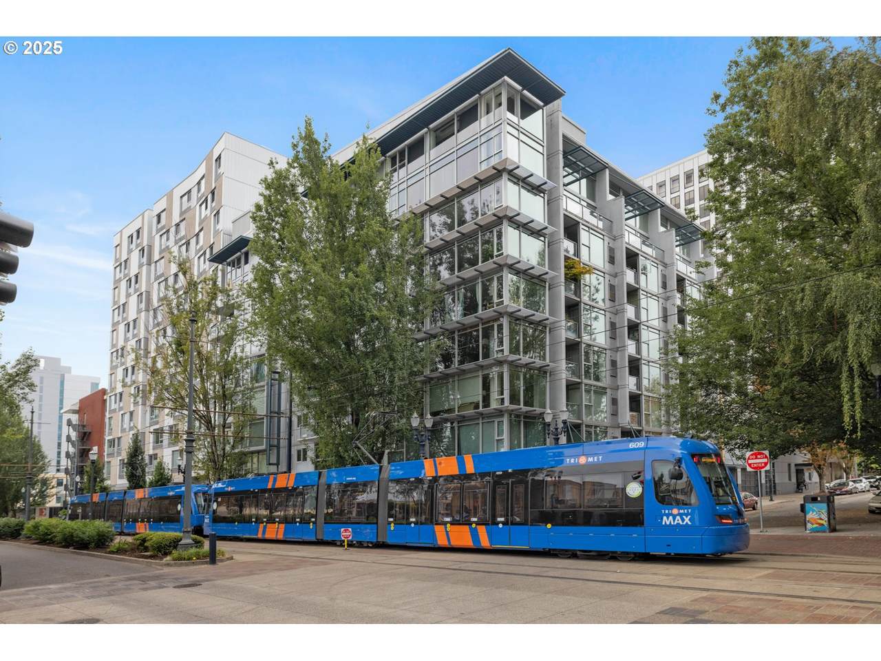 533 Holladay St - Photo 1