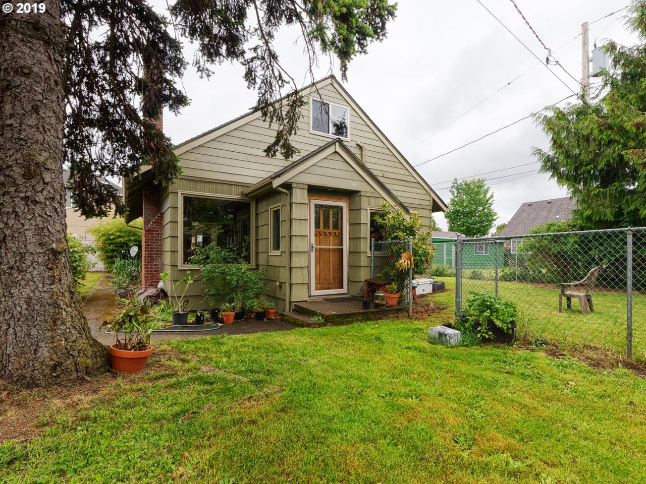 9121 Lincoln St - Photo 1