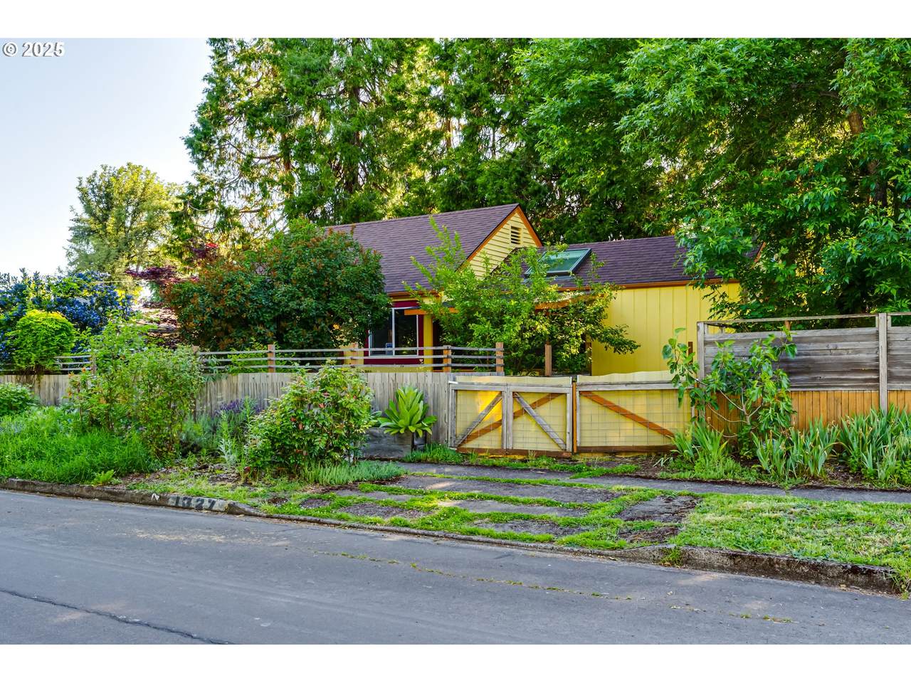1327 Grant St - Photo 1