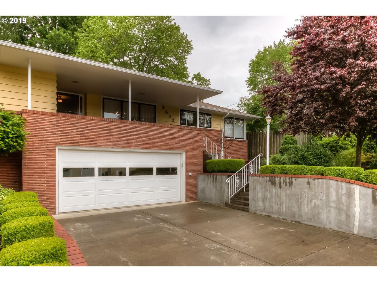 2430 Summer St - Photo 1
