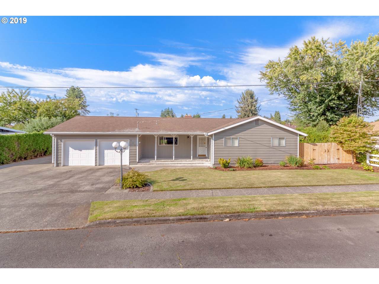 453 Burnett St - Photo 1