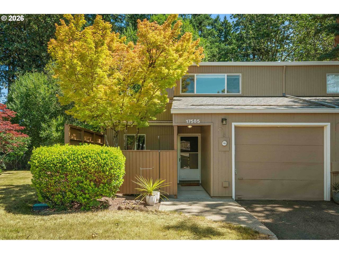 17585 Shorewood Dr - Photo 1