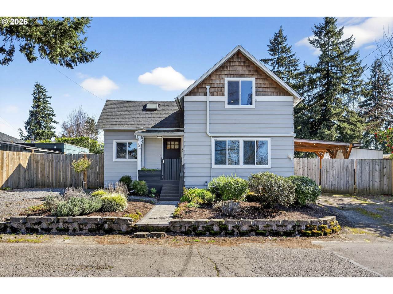 304 Warner St - Photo 1