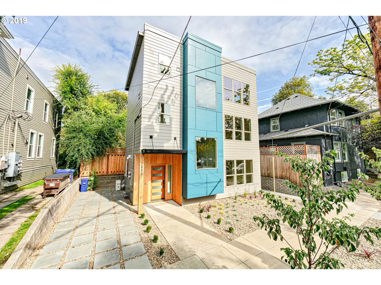 2885 Couch St - Photo 1