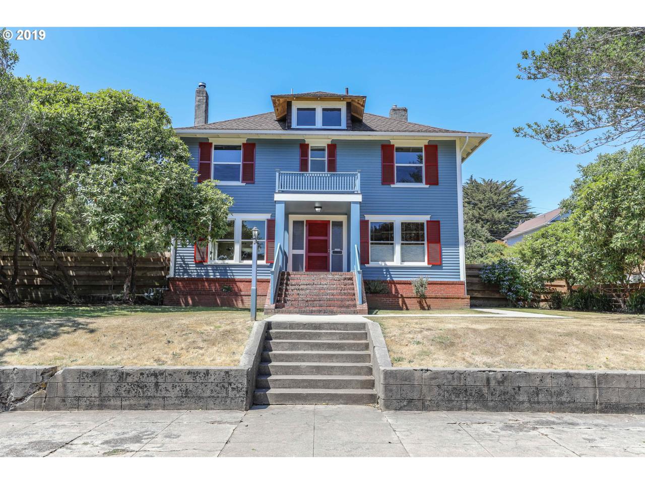 893 5TH St - Photo 1