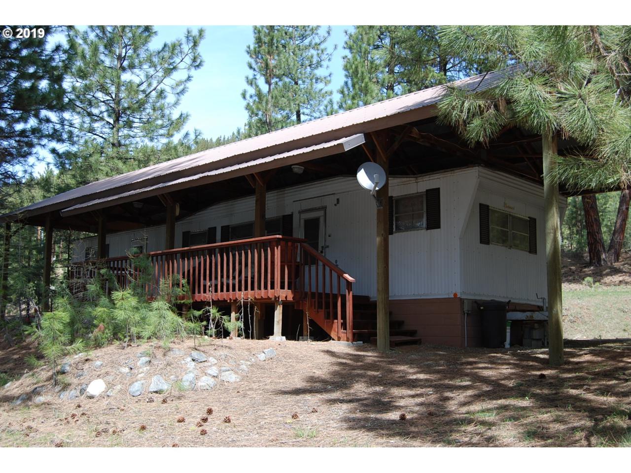 654 Parkinson St - Photo 1