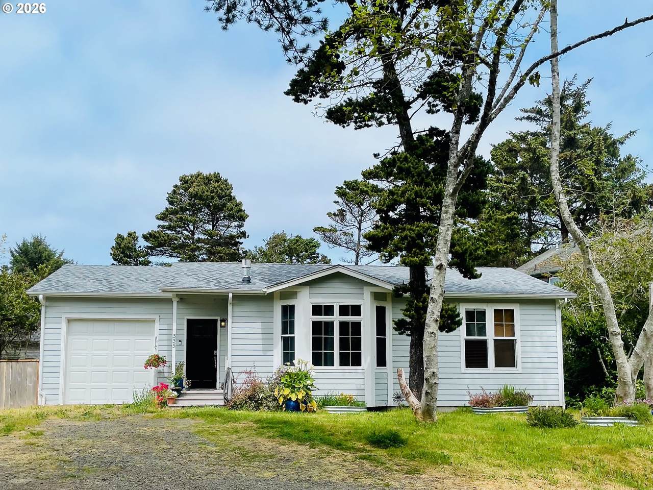335 South Point St - Photo 1
