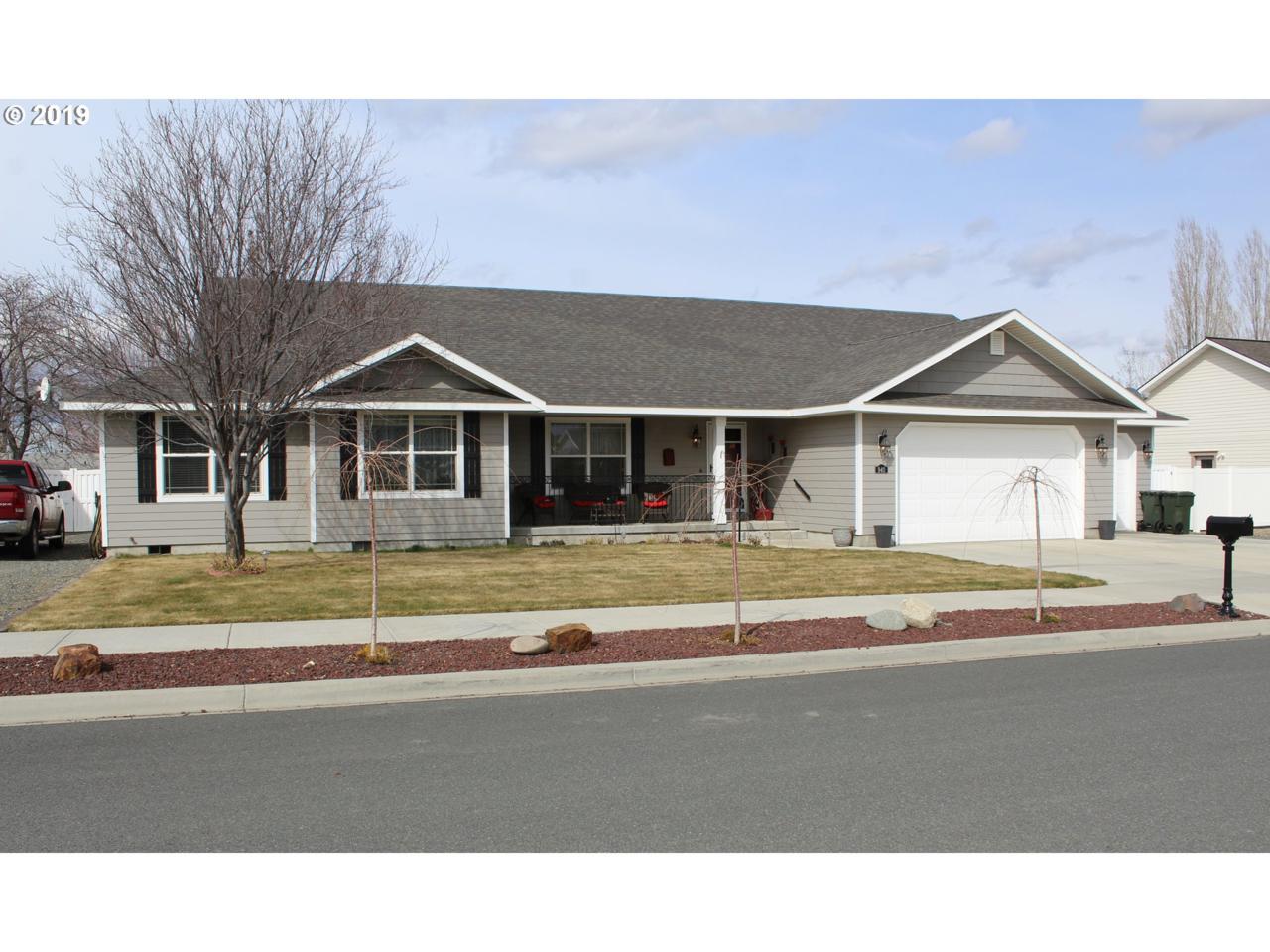940 G St - Photo 1