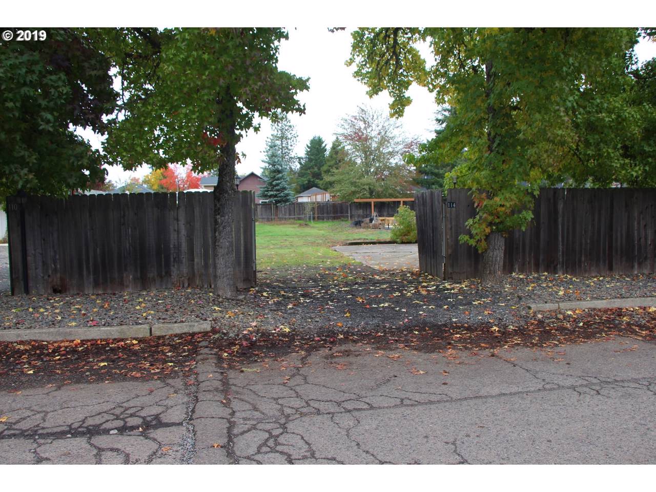 114 Village Dr - Photo 1