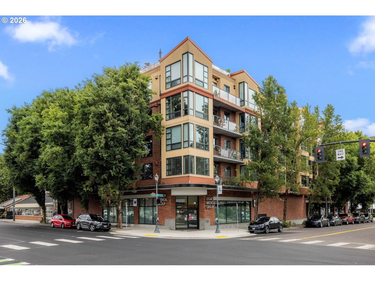 1620 Broadway St - Photo 1