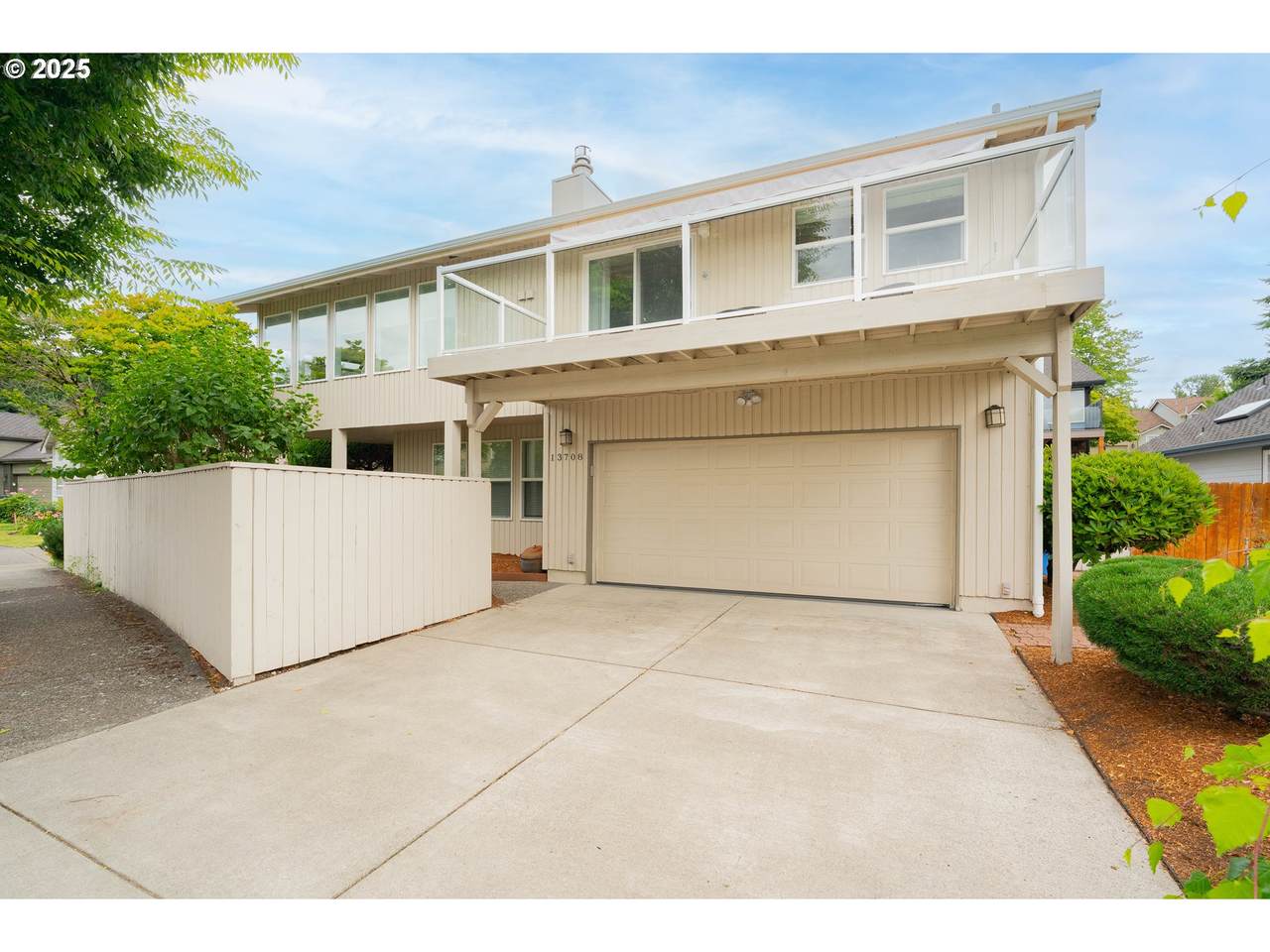 13708 37TH St - Photo 1