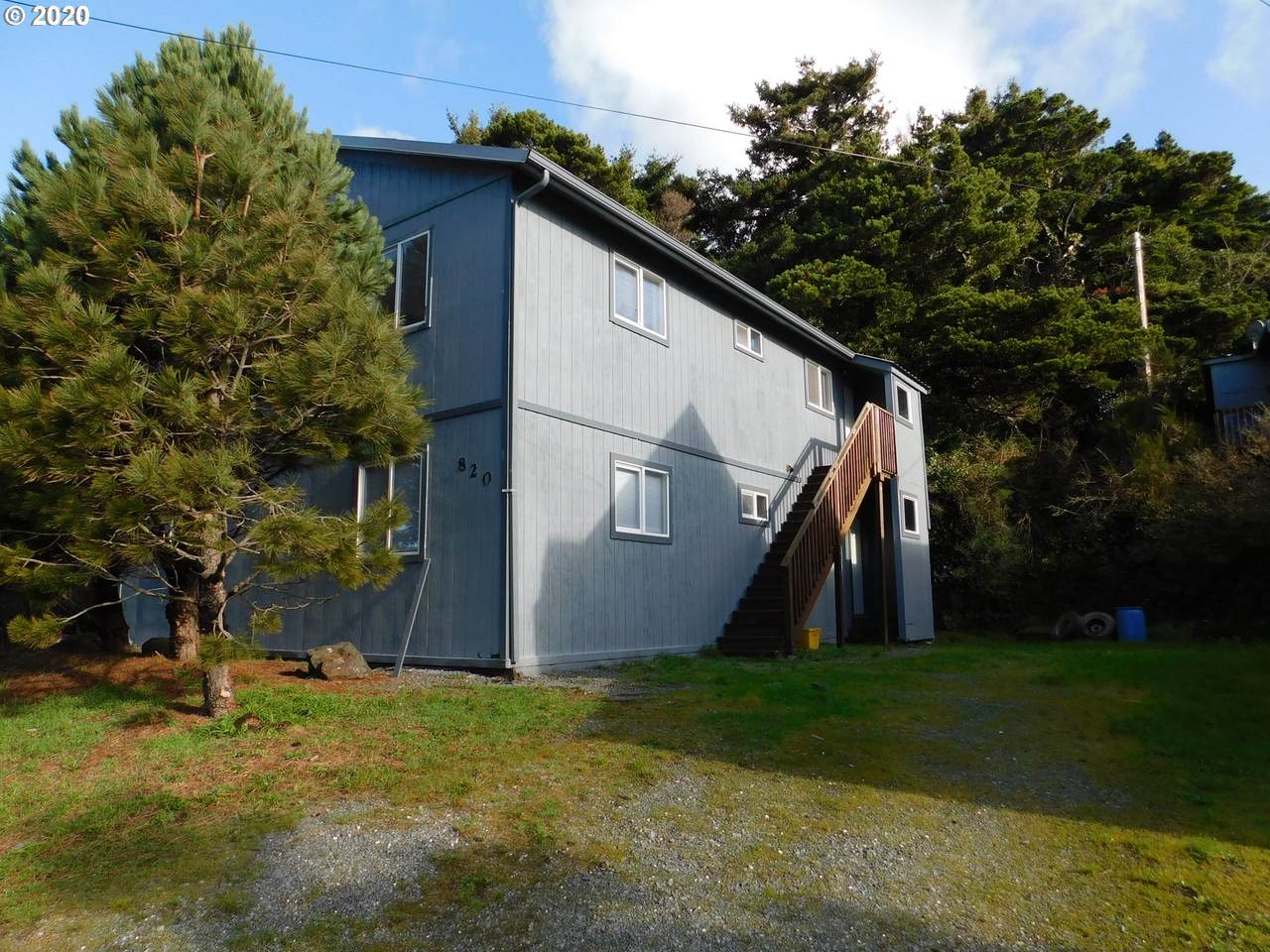 820 Jackson St - Photo 1