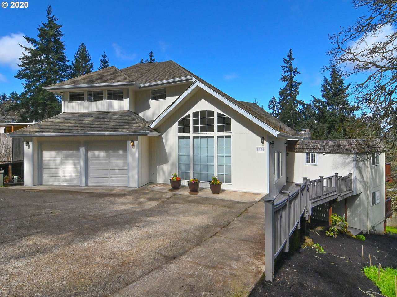 1401 Lorane Hwy - Photo 1