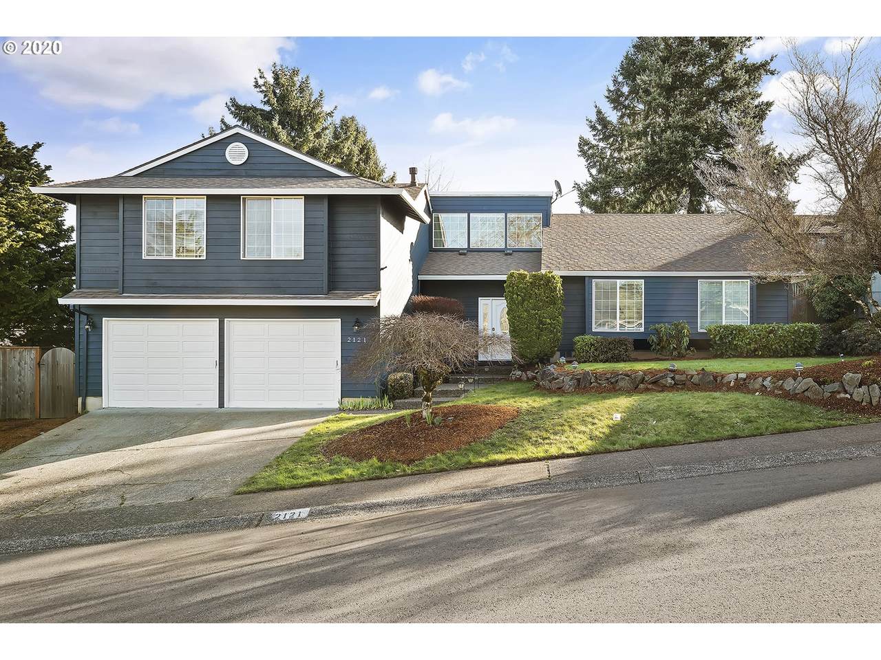 2121 Club House Dr - Photo 1