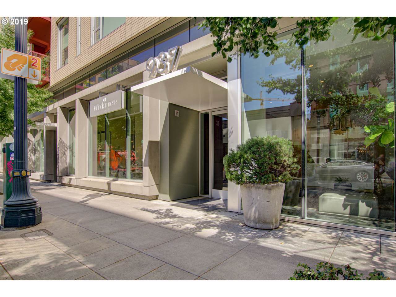 937 Glisan St - Photo 1