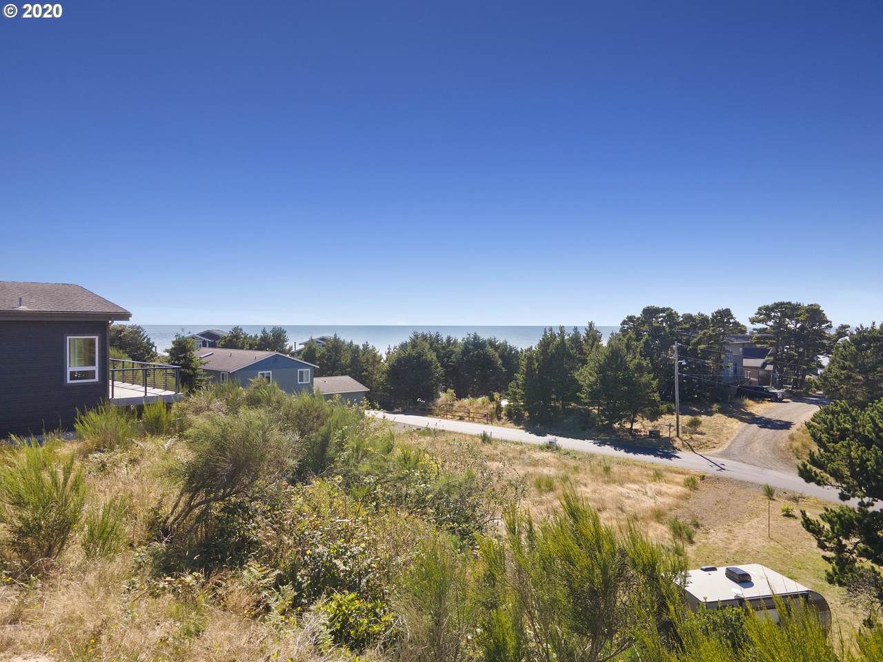 Crescent St - Photo 1