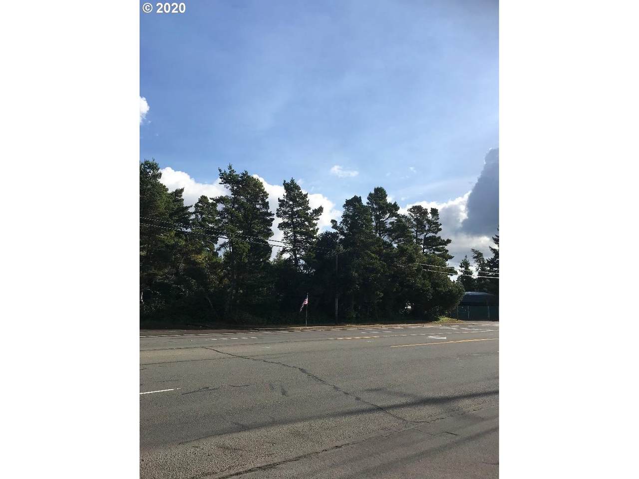 Hwy 101 - Photo 1
