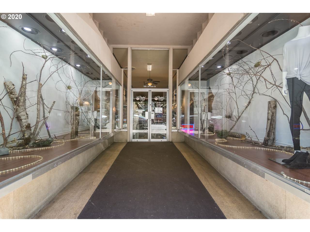 556 Jackson St - Photo 1