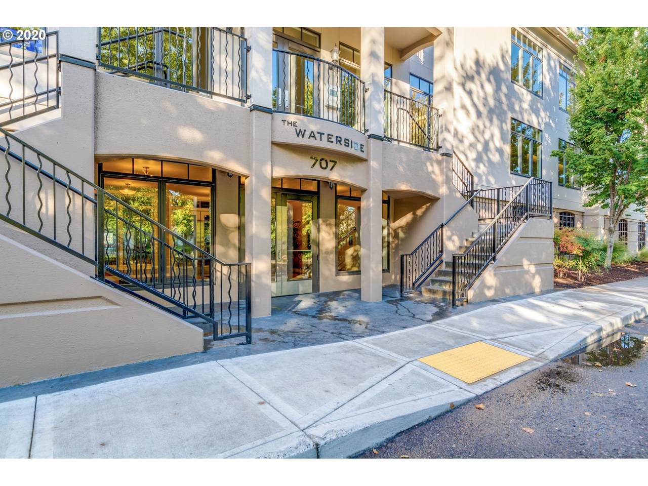 707 Hayden Island Dr - Photo 1