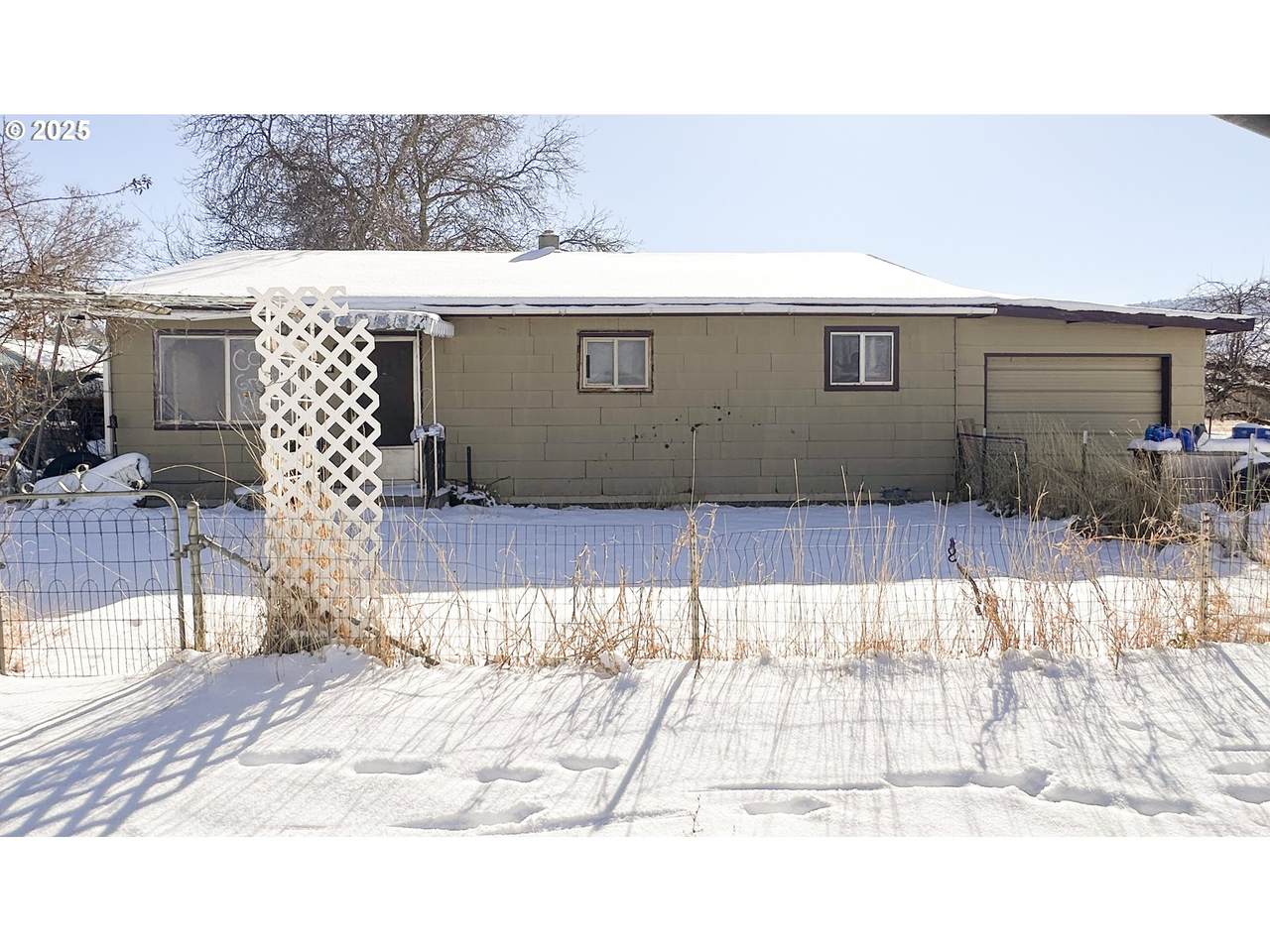 746 Arch St - Photo 1