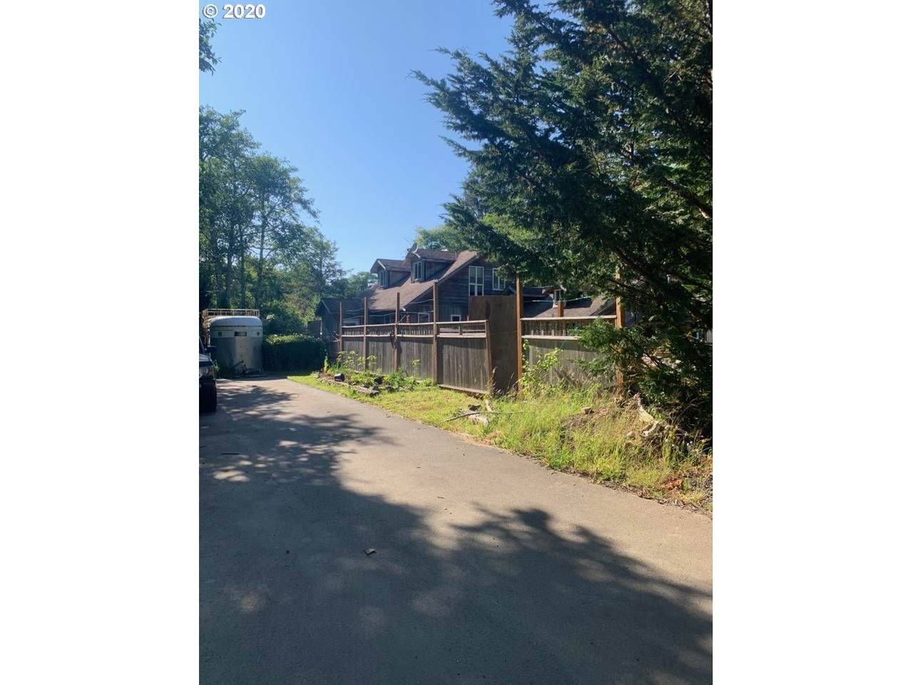 1521 47TH St - Photo 1