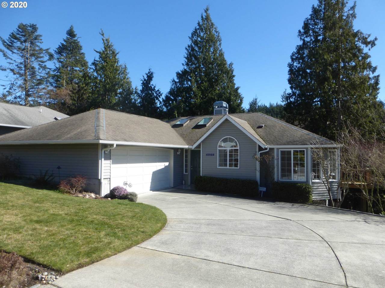 4303 Kingsway - Photo 1