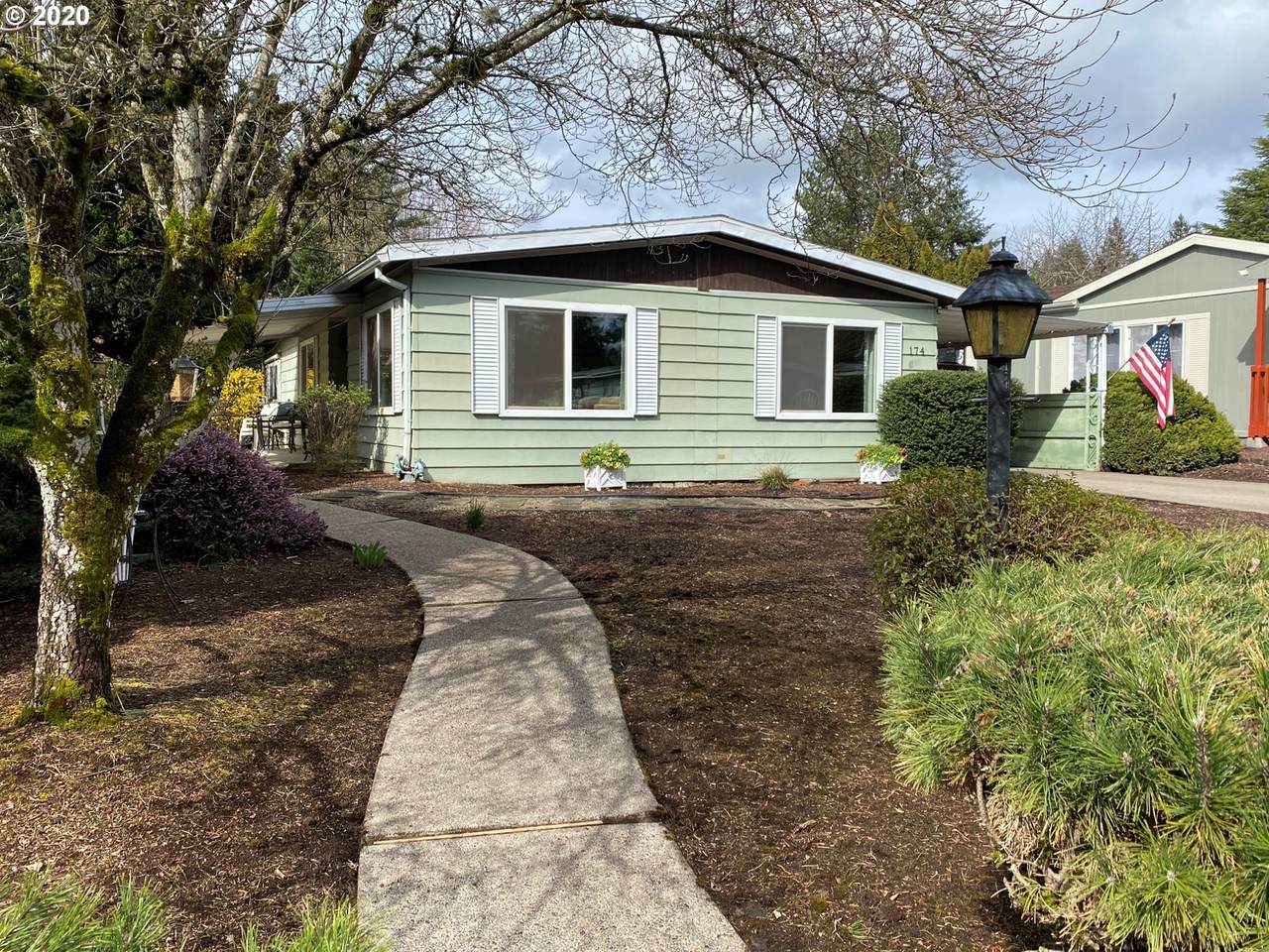 100 195TH Ave - Photo 1