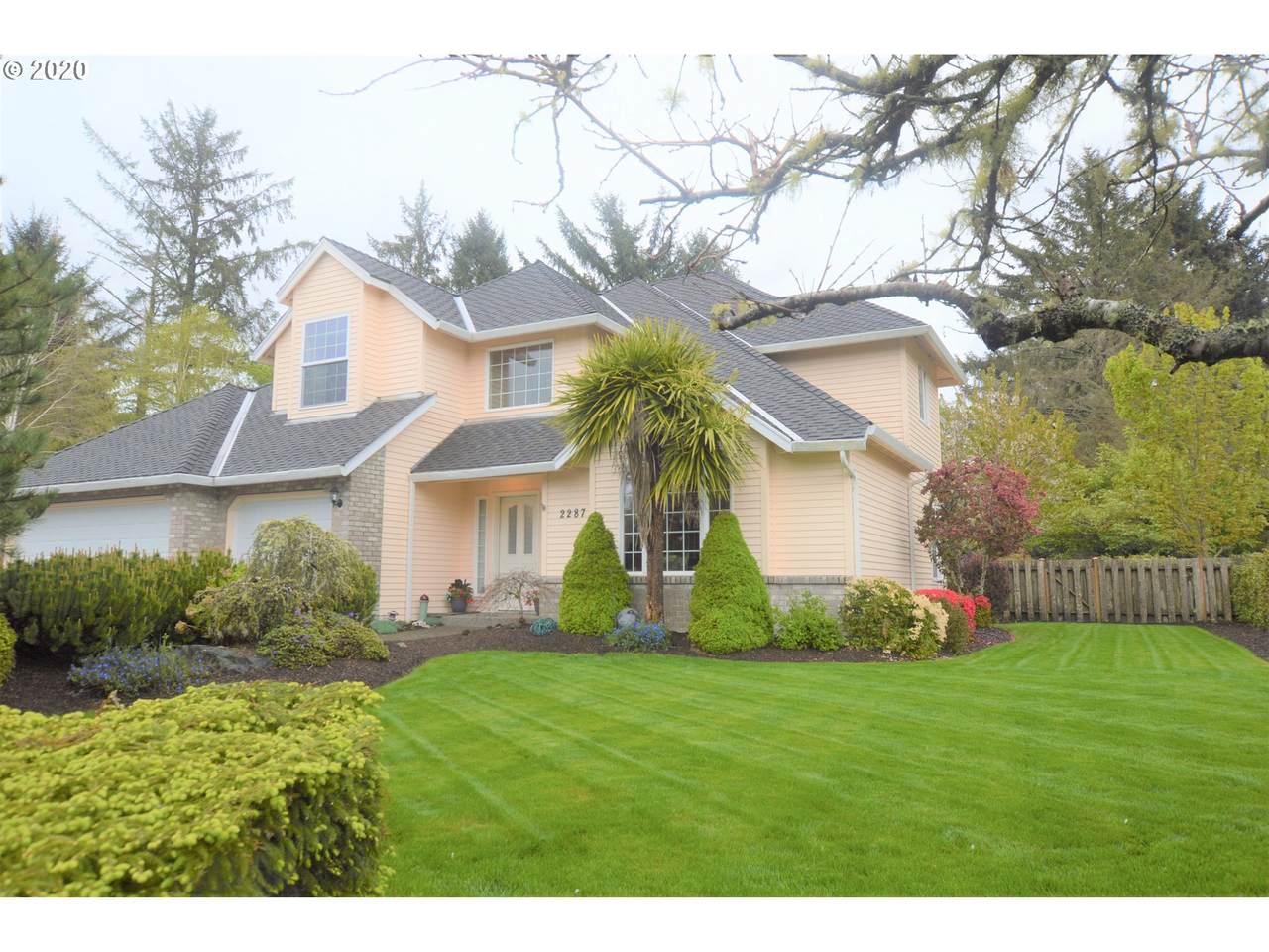 2287 Pine Ridge Dr - Photo 1