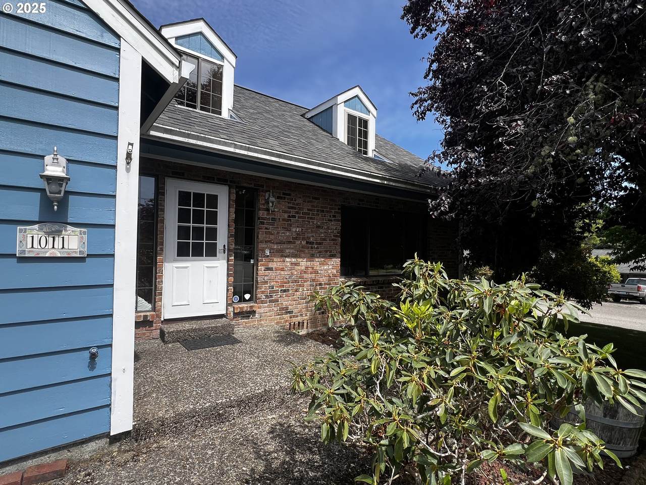 1011 Heather Ct - Photo 1