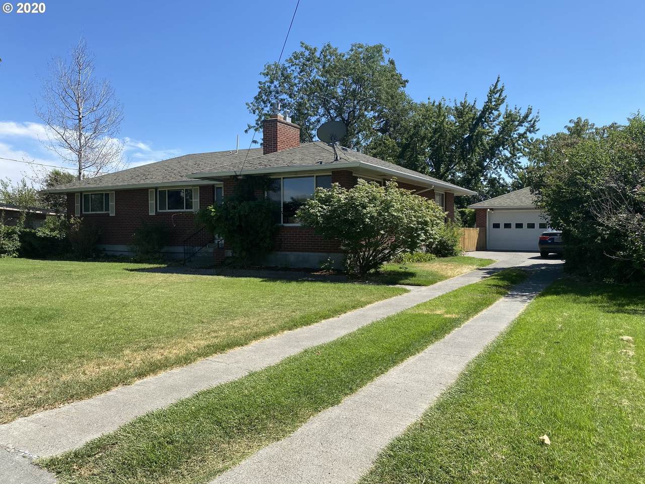 1073 Highland Ave - Photo 1