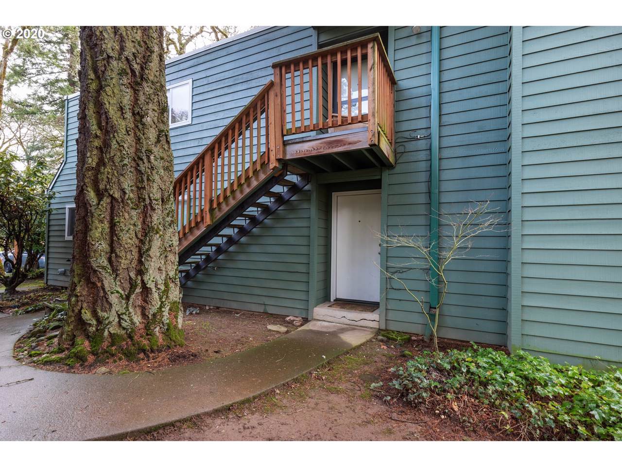 3930 Lake Grove Ave - Photo 1