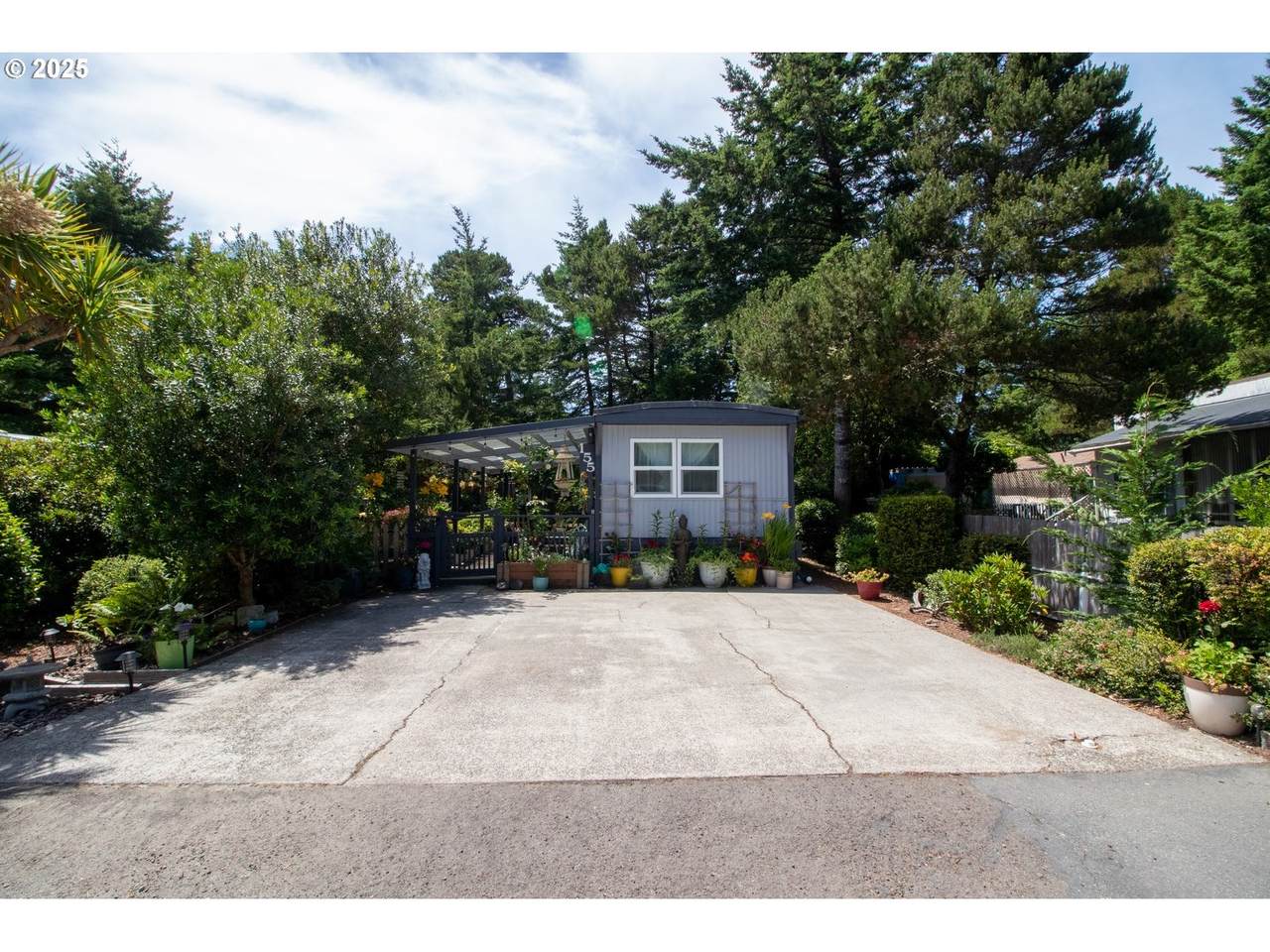 1600 Rhododendron Dr - Photo 1