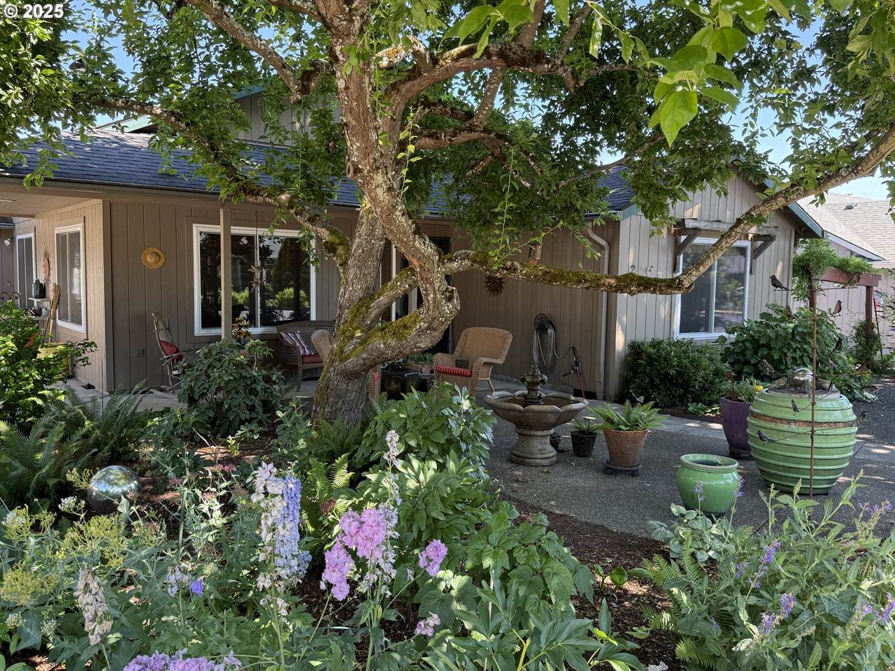 210 2ND St - Photo 1