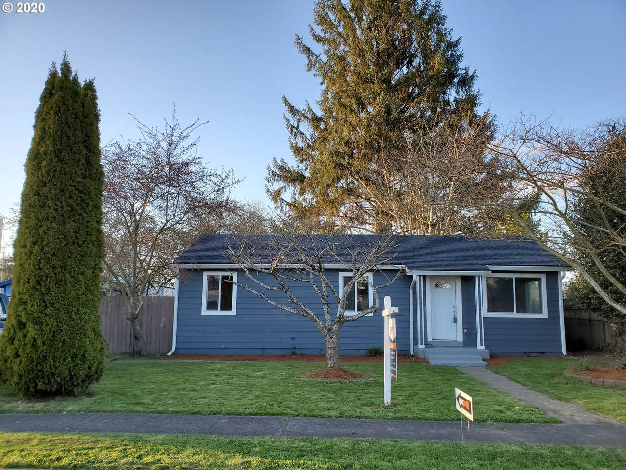 373 Beech St - Photo 1