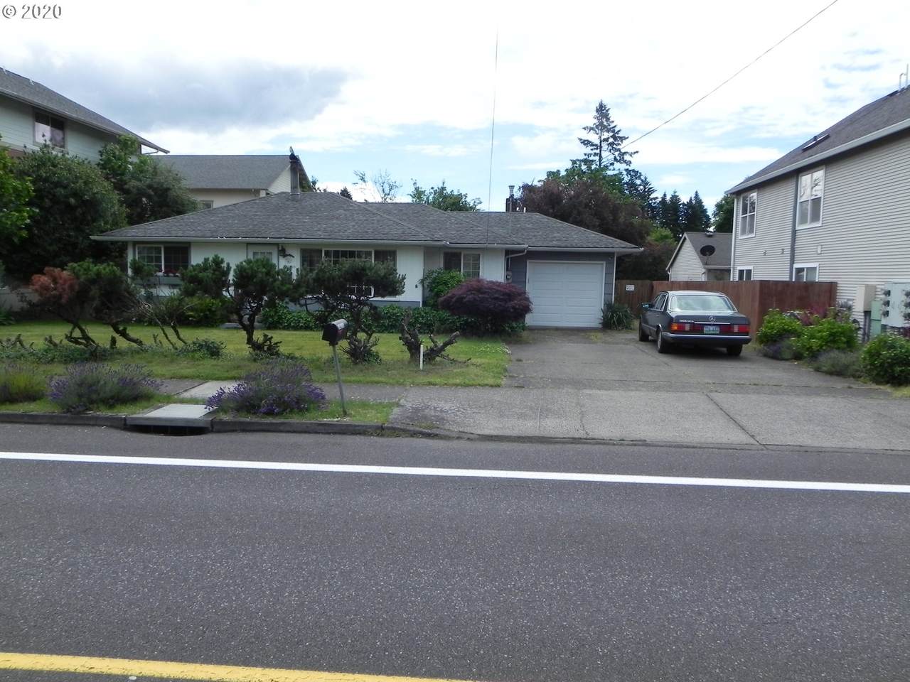 14210 Burnside St - Photo 1