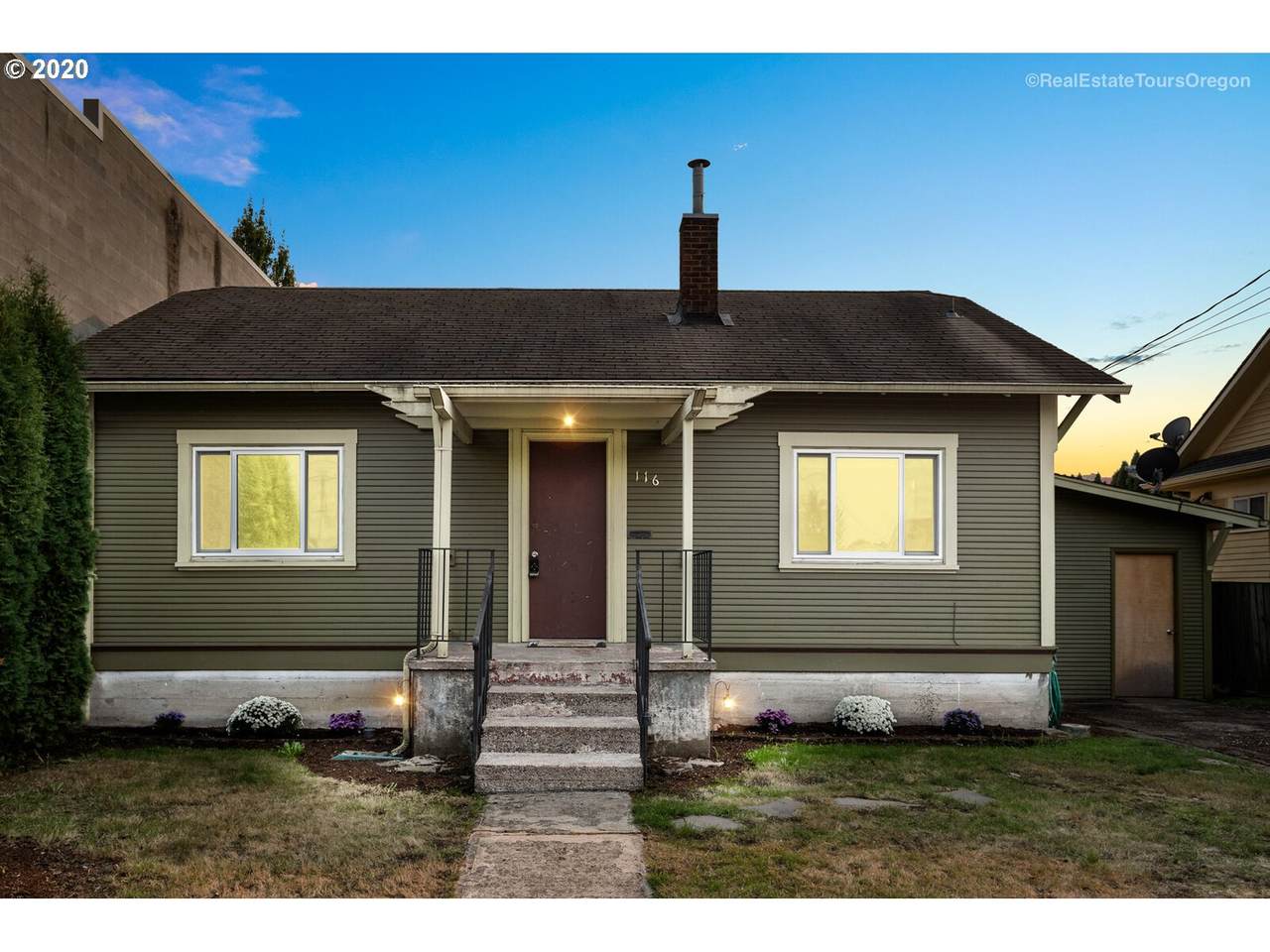 116 11TH St - Photo 1